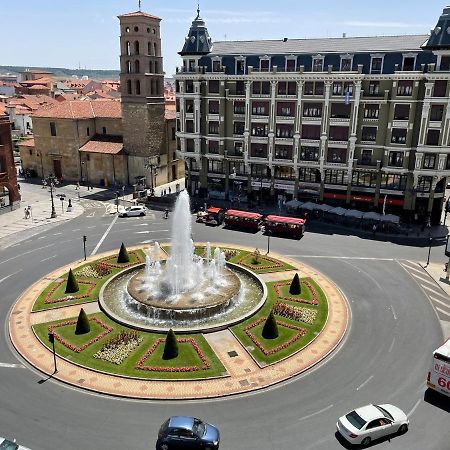 Apartamentos Gyc Vistas A Santo Domingo Леон Экстерьер фото