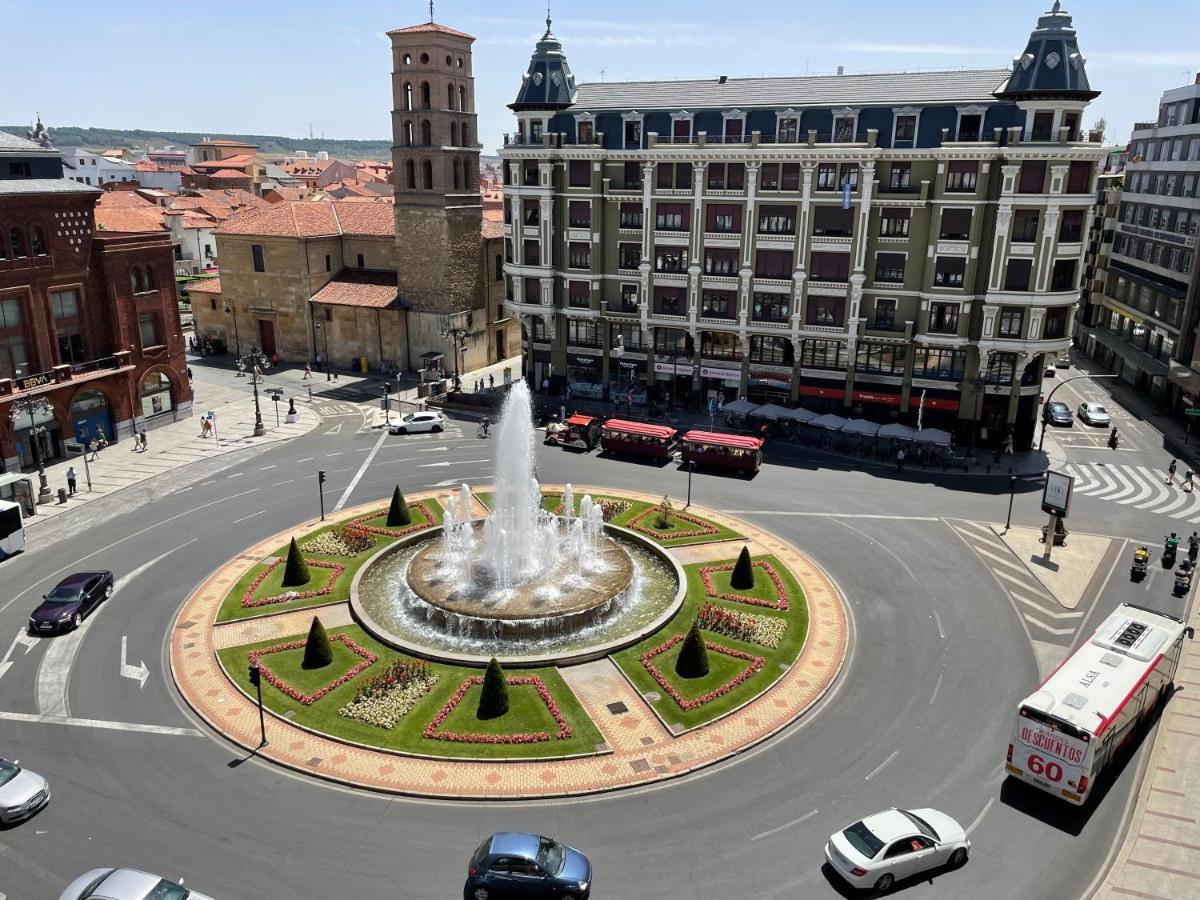 Apartamentos Gyc Vistas A Santo Domingo Леон Экстерьер фото
